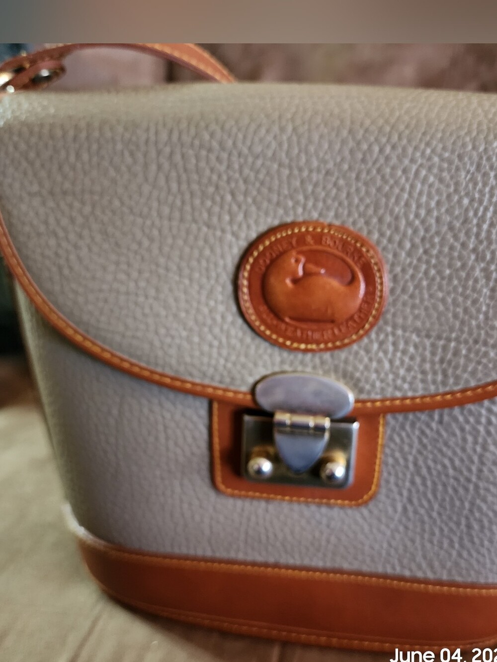 Dooney & Bourke  Tan Cream Pebble Leather Crossbody Bucket Shoulder Vintage Bag